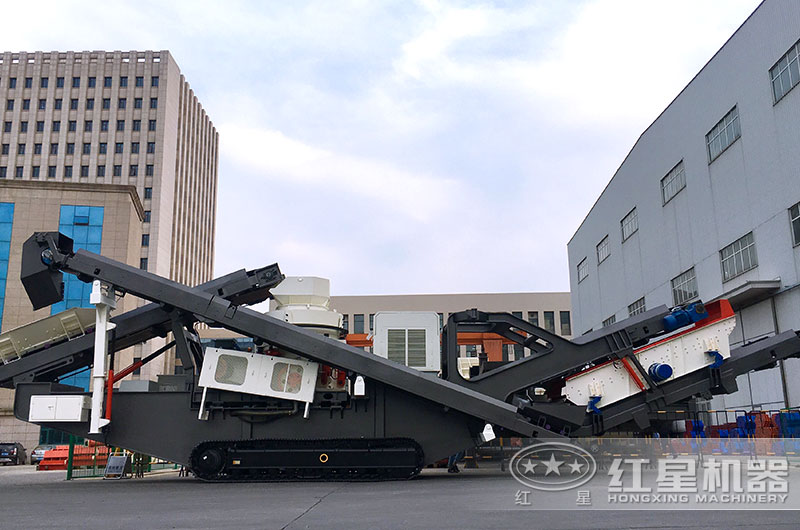 履帶式新型全自動(dòng)石頭粉碎機(jī)